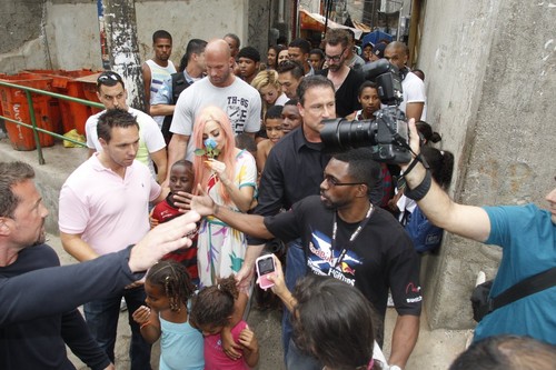  Gaga in Cantagalo, Rio de Janeiro