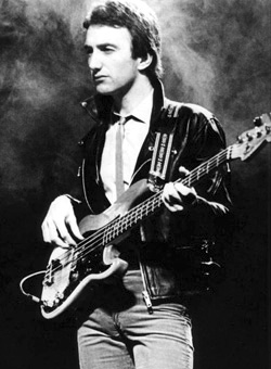  John Deacon - basso (QUEEN)