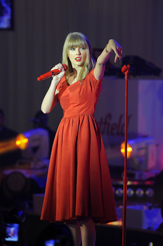 Taylor Swift  performs at Westfield shopping centre, Christmas lights