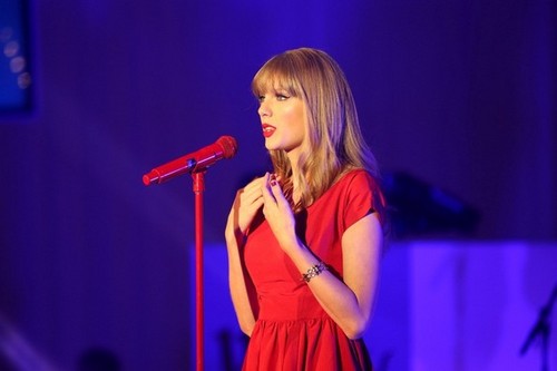 Taylor Swift  performs at Westfield shopping centre, Christmas lights
