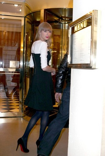  Taylor in Paris
