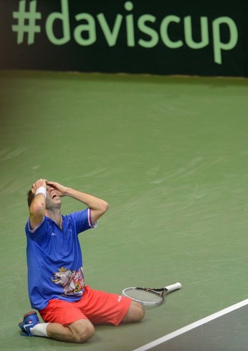  Wounded Stepanek won 100th Davis Cup !