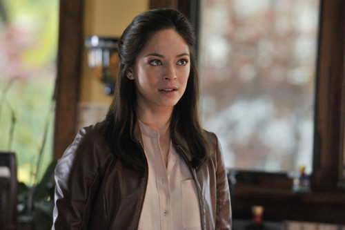  Beauty And The Beast Episode 8 "Trapped" vista previa imágenes