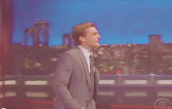  Josh Hutcherson’s entrance and attempted 吻乐队（Kiss） on David Letterman.