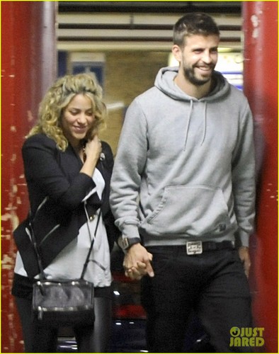 Shakira & Gerard Pique: Barcelona Baby Bump!
