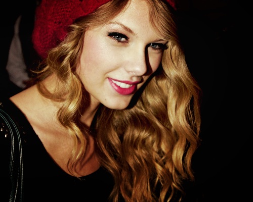 Taylor Swift :)x 