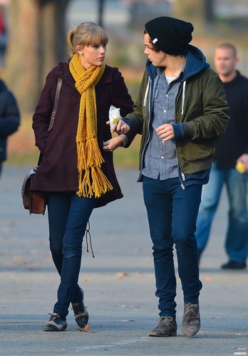  Harry, Tayor and Baby Lux in NYC //12//02//12