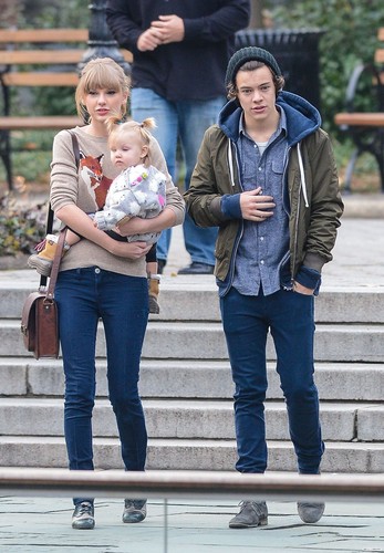 Harry, Tayor and Baby Lux in NYC //12//02//12