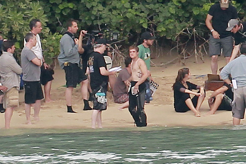 Jennifer Lawrence & Shirtless Josh Hutcherson: 'Catching Fire' Sea Scenes!