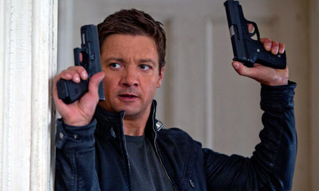 Jeremy Renner as Aaron クロス in The Bourne Legacy