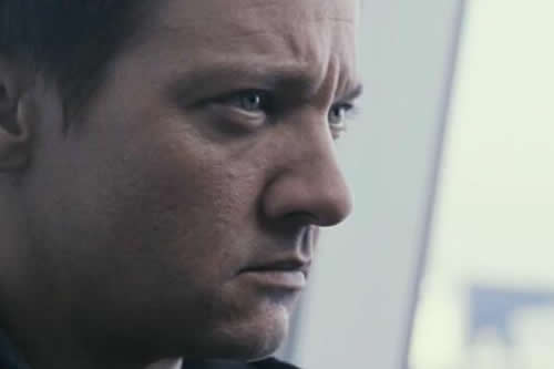  Jeremy Renner as Aaron пересекать, крест in The Bourne Legacy