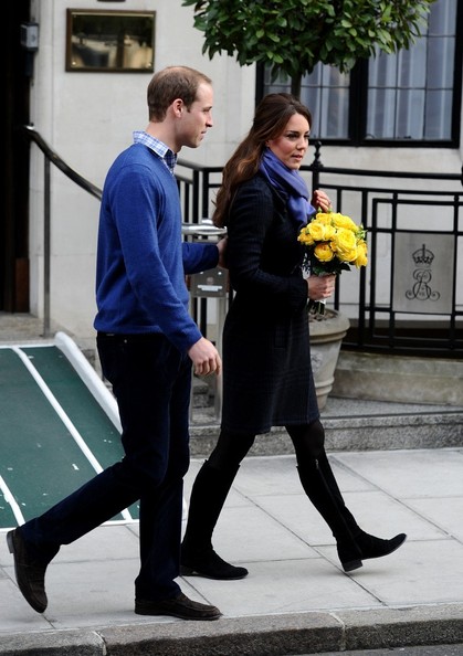 Kate Middleton Leaves the Hospital - Prince William Photo (32989157 ...