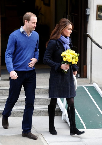 Kate Middleton Leaves the Hospital - Prince William Photo (32989159 ...