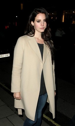  Lana Del Rey Arrives at Her Hotel