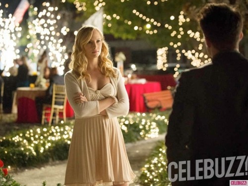  The Vampire Diaries-4.09-O'Come all Ye Faithful Tyler and Caroline Faceoff§