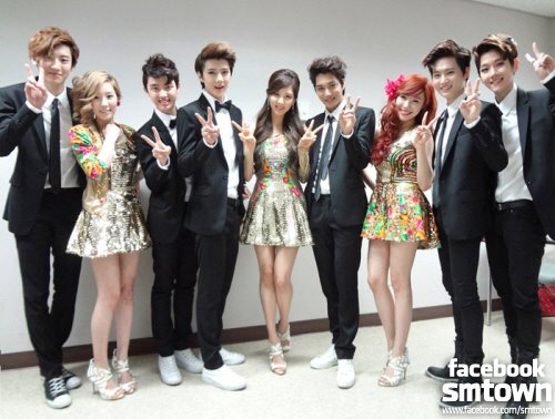  taetiseo and 엑소
