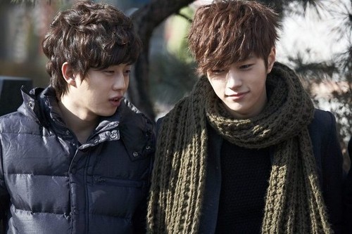  Kim Min Suk and Infinite L in Shut Up پھول Boy Band