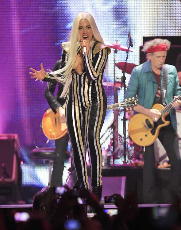 Lady Gaga performing with The Rolling Stones - Lady Gaga Photo ...