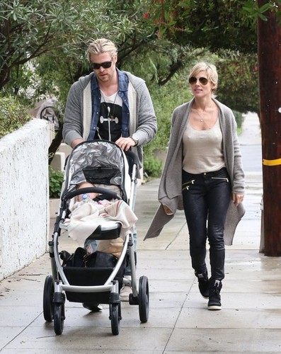  Chris Hemsworth and His Family
