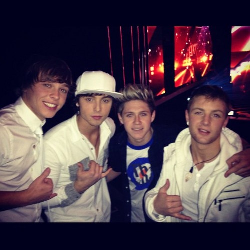  Emblem3 Hanging Out With Niall Horan From One Direction