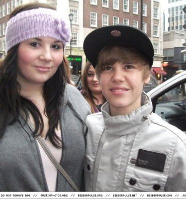 Justin With Fans Random 