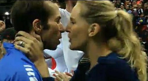 Nicole Radek Davis Cup kiss