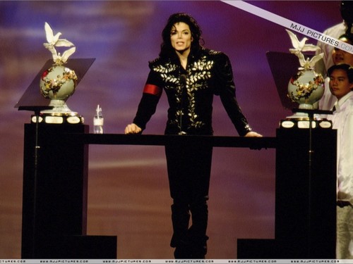  "Jackson Family Honors" Awards 显示 Back In 1994