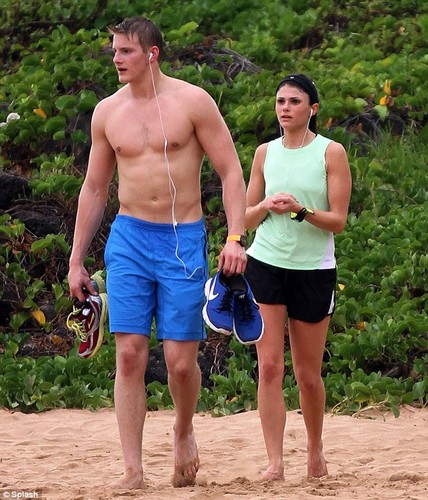 Alexander Ludwig spotted with his girlfriend in Hawaii (1/2/2013)