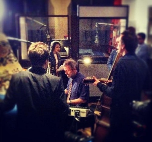  Hugh Laurie in recording in the studio - 9.01.2013