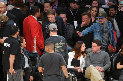 Josh Hutcherson and Charlize Theron at the Lakers game(1.11.2013) [HQ]