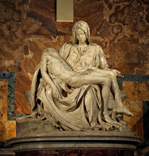  Michelangelo's Pietà