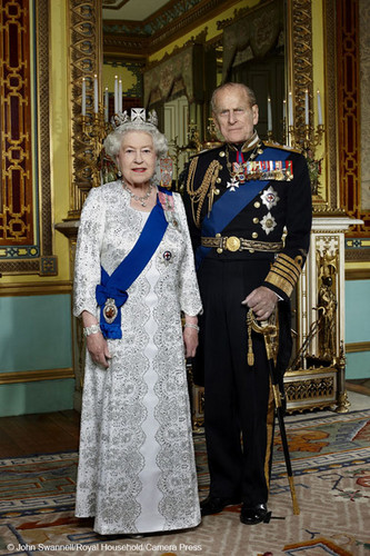  Official Diamond Jubilee portrait of reyna Elizabeth II
