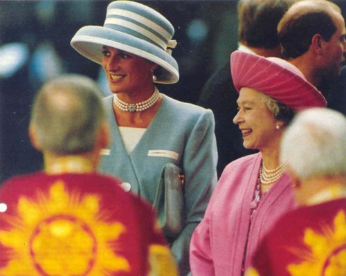 Queen Elizabeth II and princess diana