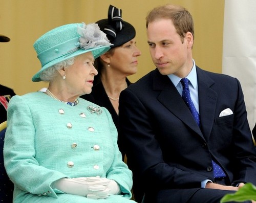  Will and Kate kom bij the Queen in Nottingham