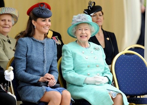  Will and Kate gabung the queen in Nottingham
