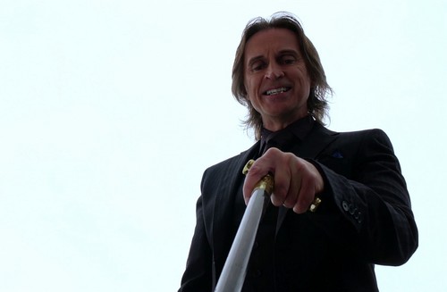 2x11 The Outsiderஐ..•.Mr. Gold