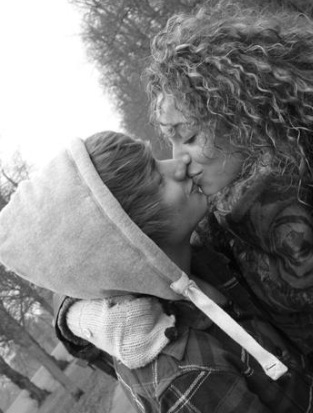  Danielle and Liam baciare