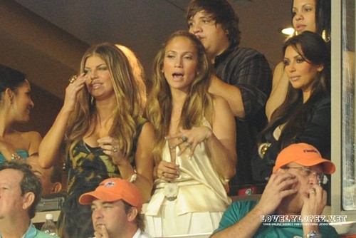  Fergie, Kim Kardashian, Jennifer Lopez [2010]