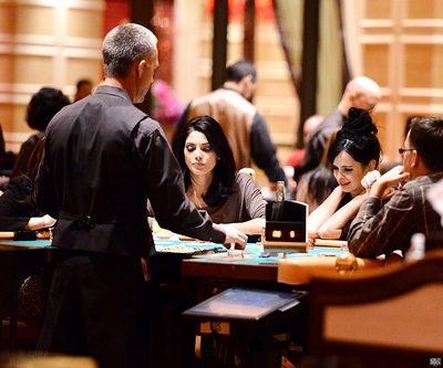  January 16 - Playing some Blackjack at the Wynn Casino with Krysten Ritter in Las Vegas