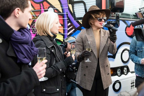  Lady Gaga visits the 'Born Công chúa tóc xù Bus' in Tacoma, USA