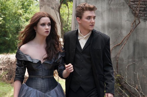  Official Stills from Beautiful Creatures Movie