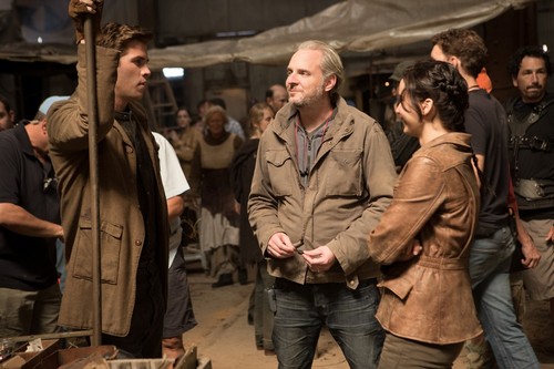  Catching Fire: Director Francis Lawrence with Jennifer Lawrence and Liam Hemsworth