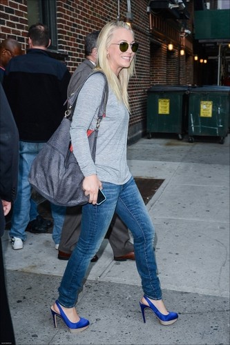  Kaley visiting "The Late tampil with David Letterman"