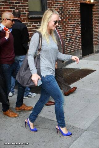  Kaley visiting "The Late دکھائیں with David Letterman"