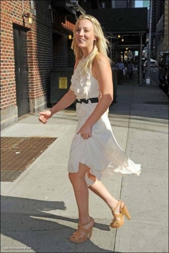  Kaley visiting "The Late onyesha with David Letterman"