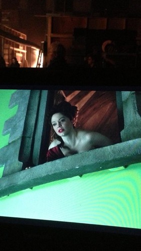  New behind the scenes фото of Rose as young Cora during filming of Once Upon a Time!