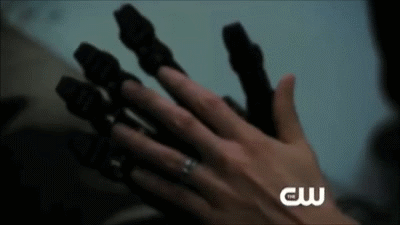  Nikita and Michael hands - Aftermath 3x08