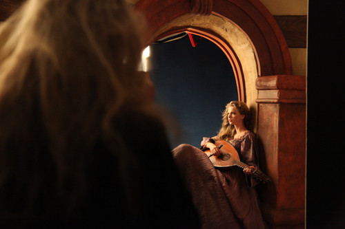 Taylor veloce, swift as Rapunzel Behind the Scenes