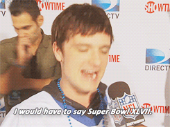  “What do 你 prefer The Hunger Games 或者 Super Bowl XLVII? (to participate in)”