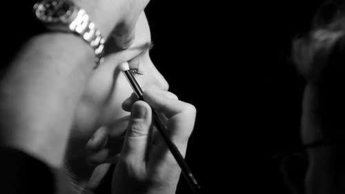  Behind the Shoot Of Diorshow Iconic Overcurl & Mono Eyeshadow